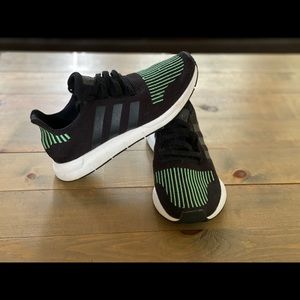 Adidas Swift Run Black/Lime